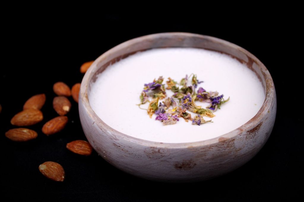 Tutorial: Mandelmilch nach mittelalterlichem Originalrezept